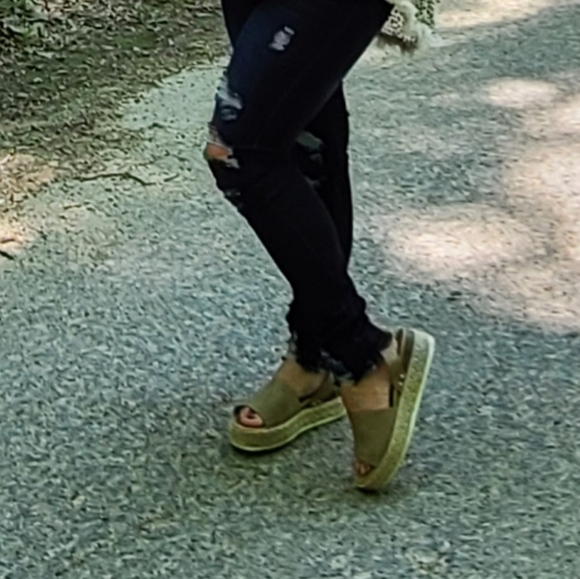 Umgee NWT High Rise Distressed Stretch Skinny Jean - Picture 6 of 9